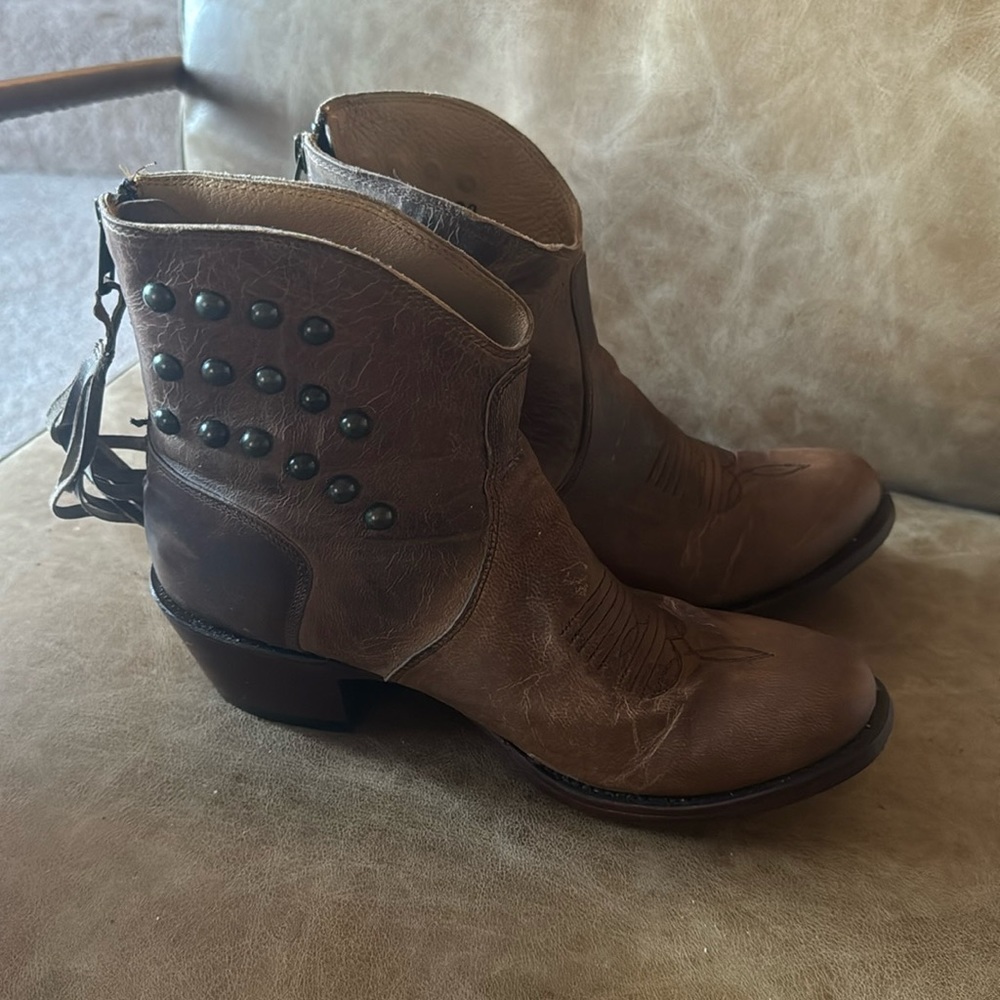 Shyanne Leather 7.5 boots booties brown western with tassel